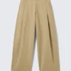 Weite Hose mit Falten und weitem Bein – Beige Weite Hose mit Falten und weitem Bein – Beige
