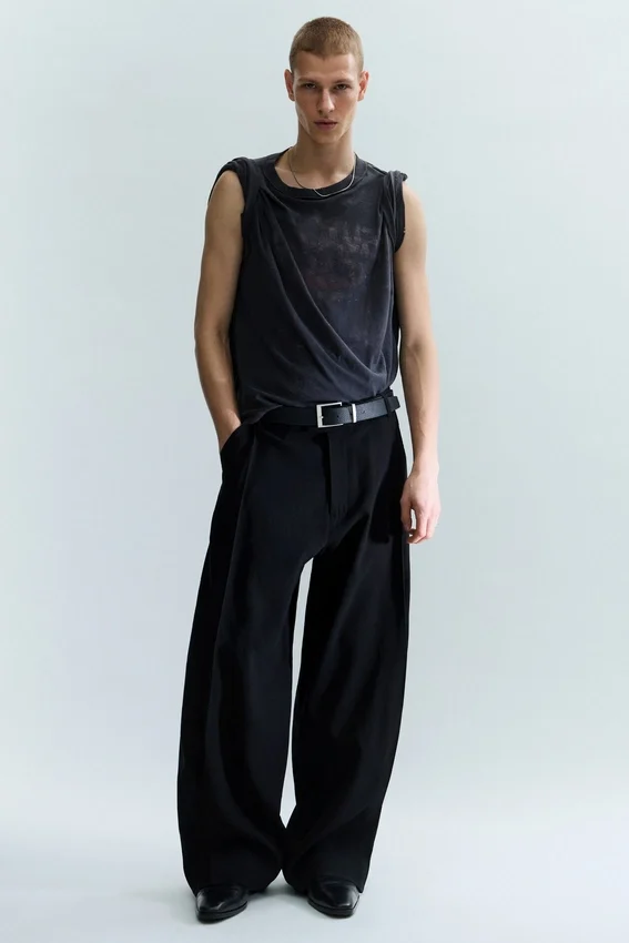 Weite Hose mit Falten und weitem Bein – Schwarz Weite Hose mit Falten und weitem Bein – Schwarz