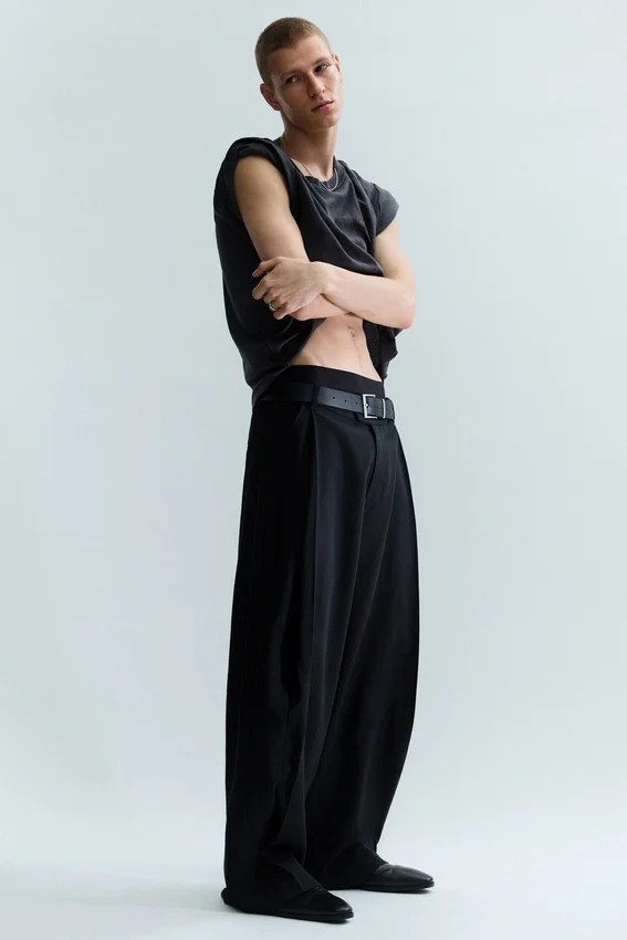 Weite Hose mit Falten und weitem Bein – Schwarz Weite Hose mit Falten und weitem Bein – Schwarz