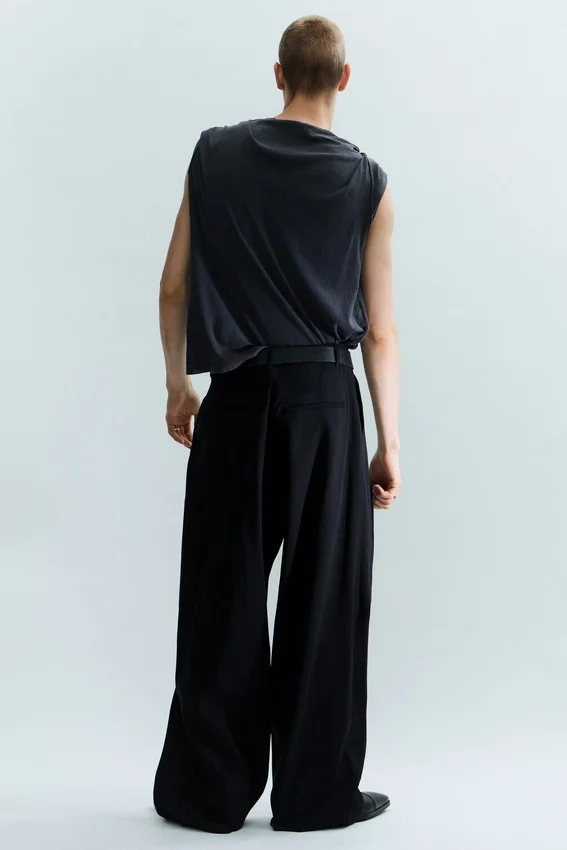 Weite Hose mit Falten und weitem Bein – Schwarz Weite Hose mit Falten und weitem Bein – Schwarz