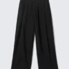 Weite Hose mit Falten und weitem Bein – Schwarz Weite Hose mit Falten und weitem Bein – Schwarz