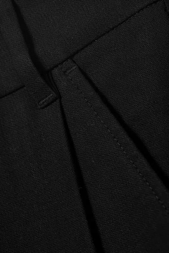 Weite Hose mit Falten und weitem Bein – Schwarz Weite Hose mit Falten und weitem Bein – Schwarz