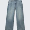 Weite, locker sitzende Low-Rise-Jeans – Blue Stream – Mittelblau Weite, locker sitzende Low-Rise-Jeans – Blue Stream – Mittelblau