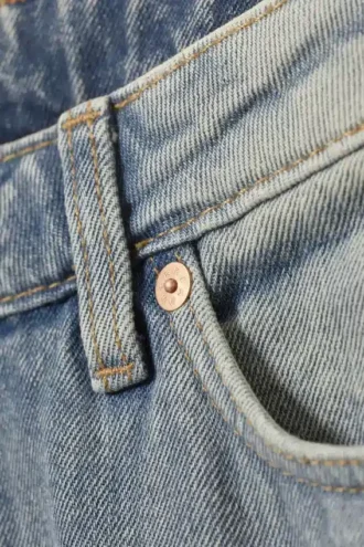 Weite, locker sitzende Low-Rise-Jeans – Stained Blue