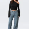 Weite, lockere Jeans mit niedriger Leibhöhe – Blue One – Mittelblau Weite, lockere Jeans mit niedriger Leibhöhe – Blue One – Mittelblau
