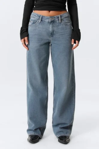 Weite, lockere Jeans mit niedriger Leibhöhe – Blue One – Mittelblau
