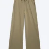 Weite Lounge-Hose aus Baumwolle – Staubiges Khaki-Grün Weite Lounge-Hose aus Baumwolle – Staubiges Khaki-Grün
