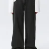 Weite Low-Rise-Jeans mit weitem Saum – Elegie Black – Schwarz Weite Low-Rise-Jeans mit weitem Saum – Elegie Black – Schwarz