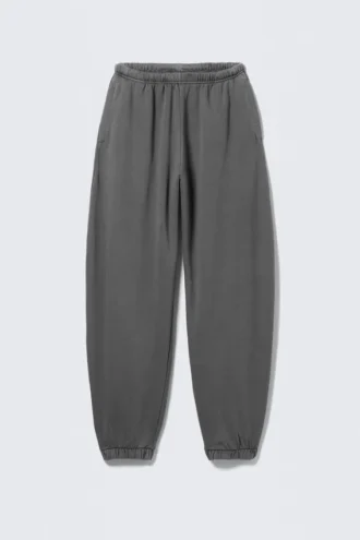 Weite, schwere Jogginghose – gewaschen, schwarz