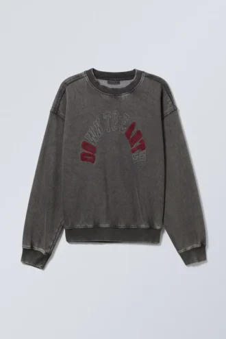 Weites Sweatshirt mit Print – Schwarz gewaschen – Down to Earth