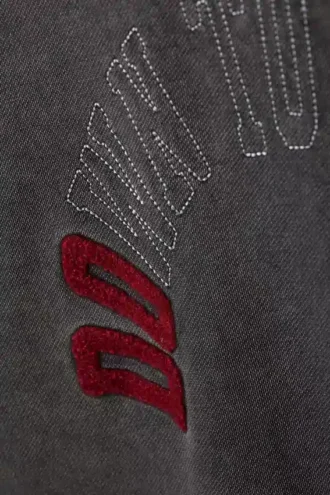 Weites Sweatshirt mit Print – Schwarz gewaschen – Down to Earth