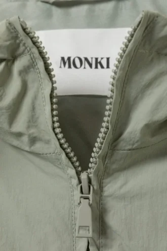 Windjacke aus Nylon – Staubiges Khaki-Grün