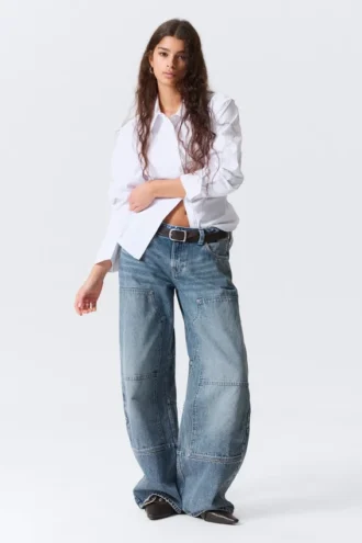 Workwear-Jeans mit niedriger Leibhöhe und weitem, tonnenförmigem Barrel – Mittelblau – Mittelblau Workwear-Jeans mit niedriger Leibhöhe und weitem, tonnenförmigem Barrel – Mittelblau – Mittelblau
