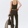 Yoga-Leggings mit gefaltetem Bund und ausgestelltem Bein – Dunkelbraun Yoga-Leggings mit gefaltetem Bund und ausgestelltem Bein – Dunkelbraun