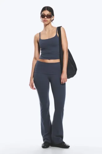 Yoga-Leggings mit gefalteter Taille und ausgestelltem Bein – Dunkelblau