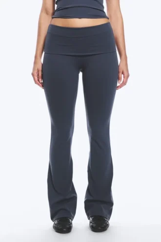 Yoga-Leggings mit gefalteter Taille und ausgestelltem Bein – Dunkelblau