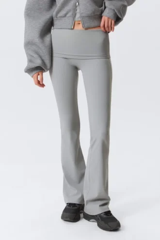 Yoga-Leggings mit gefalteter Taille und ausgestelltem Bein – Hellstaubgrau