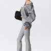 Yoga-Leggings mit gefalteter Taille und ausgestelltem Bein – Hellstaubgrau Yoga-Leggings mit gefalteter Taille und ausgestelltem Bein – Hellstaubgrau