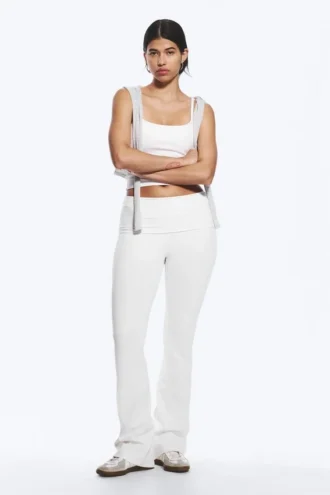 Yoga-Leggings mit gefalteter Taille und ausgestelltem Bein – Weiß