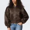 Yulia B Lockere Nylon-Bomberjacke – Dunkelbraun Yulia B Lockere Nylon-Bomberjacke – Dunkelbraun