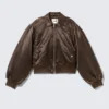 Yulia B Lockere Nylon-Bomberjacke – Dunkelbraun Yulia B Lockere Nylon-Bomberjacke – Dunkelbraun