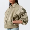 Yulia B Lockere Nylon-Bomberjacke – Hellkhaki Yulia B Lockere Nylon-Bomberjacke – Hellkhaki