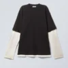 Zeilagiges Langarmshirt – Schwarz & Weiß Zeilagiges Langarmshirt – Schwarz & Weiß