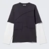 Zeilagiges T-Shirt mit Einsätzen – Schwarz & Weiß Zeilagiges T-Shirt mit Einsätzen – Schwarz & Weiß
