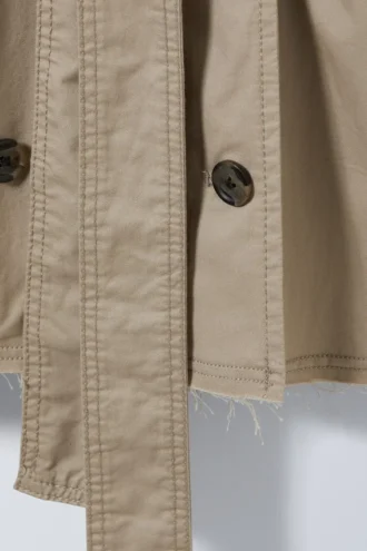 Zoey Shorts Trenchcoat mit ausgefransten Kanten – Beige