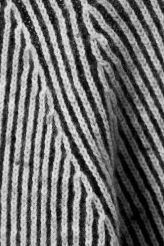 Zweifarbiger Strickpullover aus Wollmischung – zweifarbig hellgrau